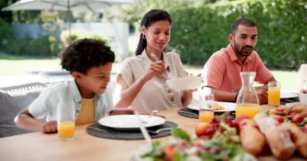 Eten Liefde Gelukkig Met Familie Tijdens Lunch Voor Bonding Voeding — Stockvideo