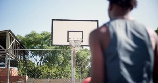 Basketball Hommes Amis Plein Air Avec Poignée Main Pour Commencer — Video