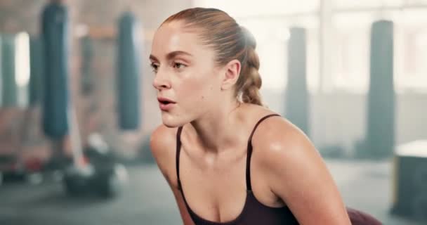 Fitness Ansikte Och Kvinna Gymmet Andas Paus Från Träningen För — Stockvideo