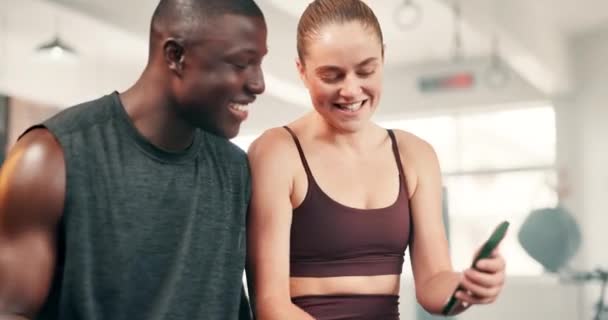 Γυμναστήριο Φίλοι Και Fitness Smartphone Αστείο Και Χαμόγελο Ευτυχία Και — Αρχείο Βίντεο