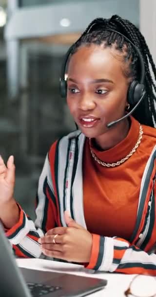 Çevrimiçi Toplantı Danışmanlık Siyahi Kadın Önerisi Tavsiyesi Kulaklığı Olan Video — Stok video