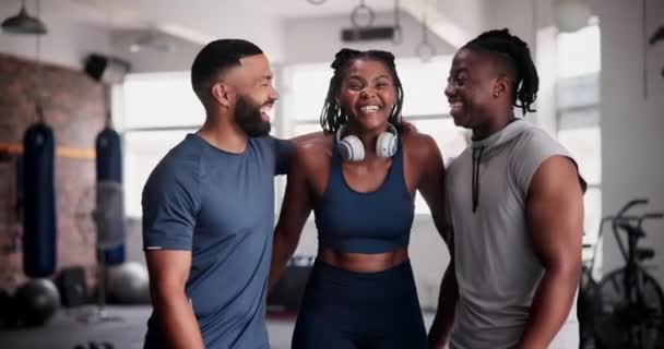 Cara Grupo Pessoas Fitness Ginásio Treino Com Saúde Apoio Abraço — Vídeo de Stock