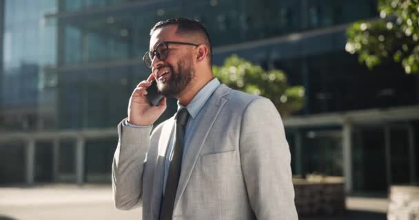 Boldog Üzletember Telefonhívás Városban Beszélgetésre Kommunikációra Vagy Szabadtéri Kapcsolatépítésre Férfi — Stock videók