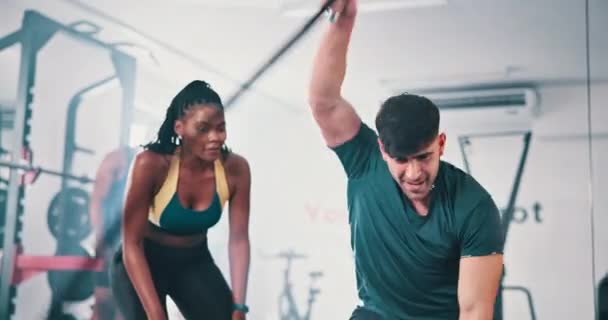 Personlig Tränare Gym Och Man Med Stridsrep High Five Och — Stockvideo