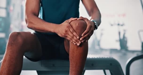 Tělocvična Bolest Kolena Muž Fitness Zranění Nohou Sporty Atletickým Ortopedickým — Stock video