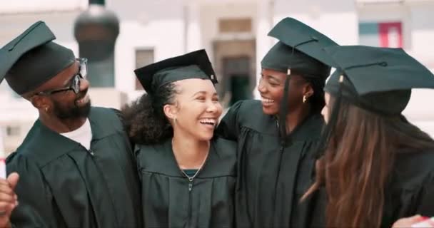 Visage Diplômé Heureux Groupe Étudiants Avec Certificat Université Rire Diverses — Video