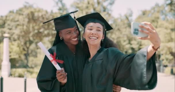 Egyetem Barátok Nők Érettségi Szelfi Egyetemen Tanulás Oktatás Szertartás Főiskolai — Stock videók