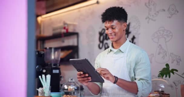 Tablet Homem Serviço Cafeteria Para Pedido Line Inicialização Pequenas Empresas — Vídeo de Stock