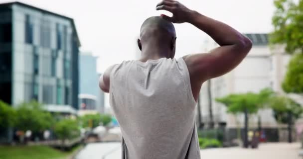 Fitness Protahování Muž Ulici Pro Tělo Zahřát Nebo Maraton Trénink — Stock video