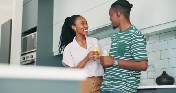 Couple Noir Cuisine Acclamations Dans Une Maison Avec Amour Sourire — Video