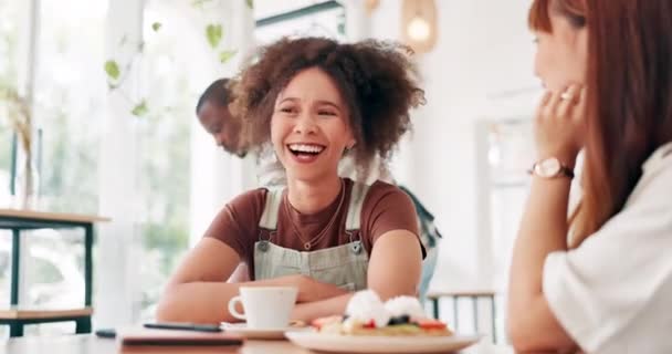 Beszélgetés Reggeli Barátnők Kávézóban Hogy Összebarátkozzanak Finom Ételekkel Kommunikáció Beszélgetés — Stock videók