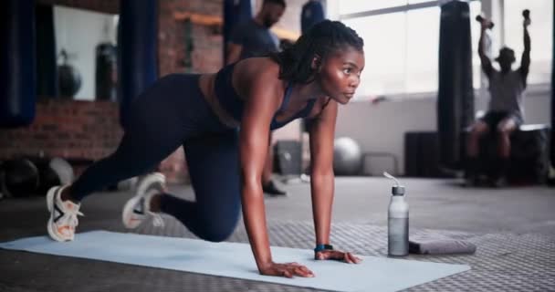 Fitness Papan Dan Wanita Berjalan Gym Untuk Kesehatan Kesehatan Dan — Stok Video