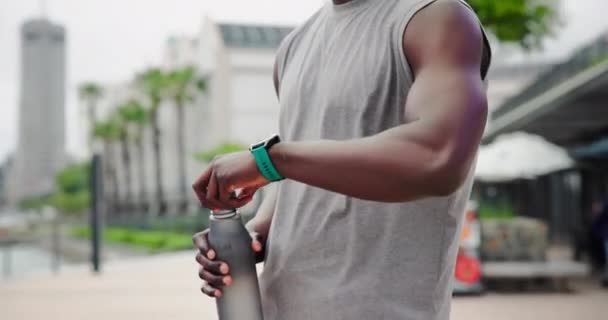 Pot Pitná Voda Fitness Pro Černochy Cvičením Tréninkem Cvičením Přestávkou — Stock video