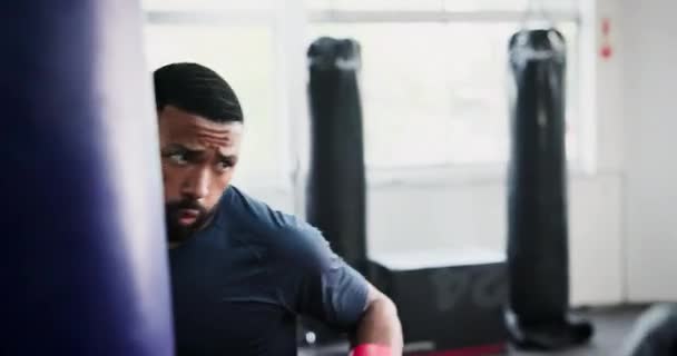 Мужчины Бокс Тренерская Работа Тренажерном Зале Фитнеса Тренировки Тренировки Мма — стоковое видео