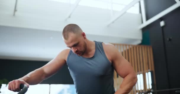Еліптичні Фізичні Вправи Людина Тренажерному Залі Кардіо Дихання Здоров Оздоровлення — стокове відео