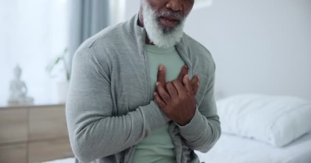 Черный Мужчина Руки Груди Сердечный Приступ Неотложная Медицинская Помощь Боль — стоковое видео
