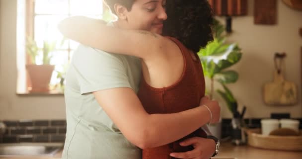 포옹과 레즈비언 커플과 에너지와 관계와 아파트 여성과 동성애자 로맨스와 지원과 — 비디오