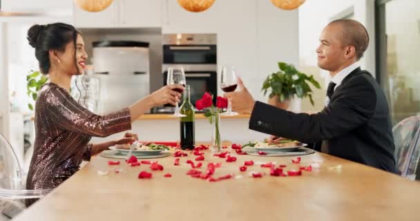 Para Dom Toast Czerwonym Winem Świętowania Miłości Romansu Walentynek Ich — Wideo stockowe