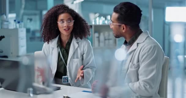 Věda Týmová Práce Plácnutí Notebookem Laboratoři Pro Průlom Testech Farmaceutické — Stock video