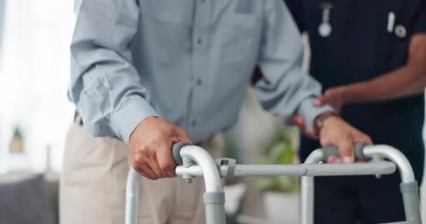 Hände Krankenschwester Und Gehgestell Mit Senioren Für Gesundheitsdienst Altenhilfe Und — Stockvideo