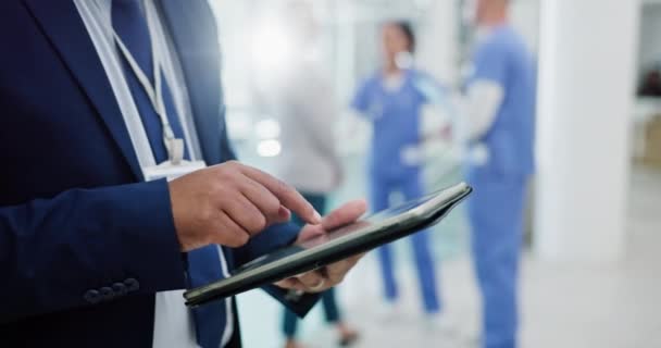 Hospital Manos Representante Médico Con Tableta Sitio Web Telesalud Línea — Vídeo de stock