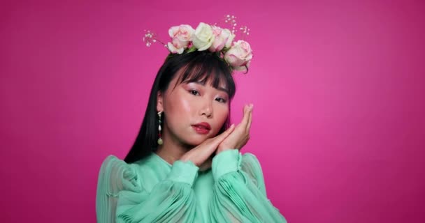 Flor Coroa Beleza Rosto Mulher Asiática Estúdio Para Bem Estar — Vídeo de Stock