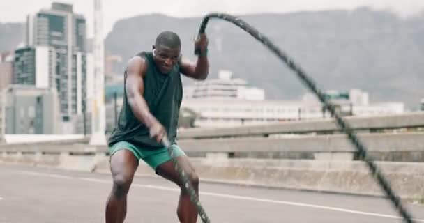 Homem Cordas Batalha Exercício Cidade Para Treino Velocidade Desempenho Saúde — Vídeo de Stock
