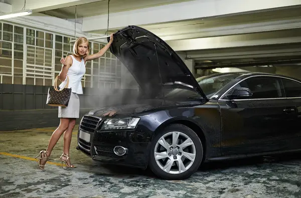 Woman Portrait Car Smoke Engine Parking Garage Blow Gasket Mechanical — Stock Photo, Image