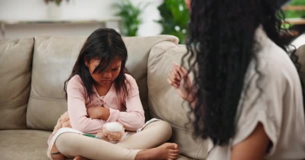 Schreien Kind Und Eltern Hause Wegen Konflikten Wütendem Oder Schlechtem — Stockvideo