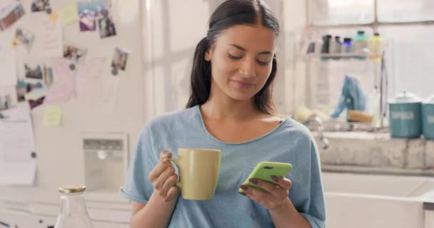 Coffee Phone Smile Woman Thinking Kitchen Home Morning Communication Browsing — Stock Video