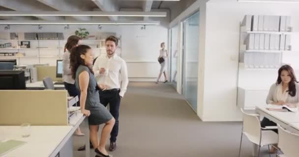 Бизнес Офис Прогулки Людьми Шоке Удивлении Притеснении Стороны Персонала Корпоративное — стоковое видео