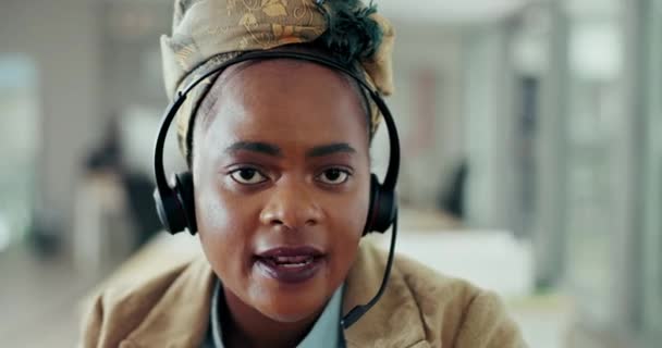 Πρόσωπο Βιντεοκλήση Και Μαύρη Γυναίκα Τηλεμάρκετινγκ Εξυπηρέτηση Πελατών Και Επικοινωνία — Αρχείο Βίντεο