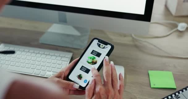 Руки Ділова Жінка Смартфон Онлайн Замовленням Їжі Доставкою Мобільним Користувачем — стокове відео