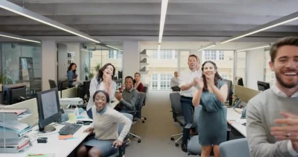 Empresarios Aplausos Celebración Por Apoyo Oficina Team Building Éxito Compañeros — Vídeo de stock