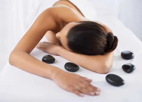 Hot Stone Spa Massage Table Wellness Luxury Health Skin Salon — Stock Photo, Image