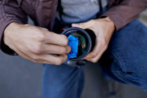 Clean Camera Lens Hands Photographer Prepare Equipment Photoshoot Process Cameraman — Stock Photo, Image