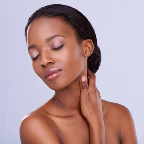 Gesicht Der Schwarzen Frau Entspannen Oder Schönheit Mit Make Kosmetik — Stockfoto