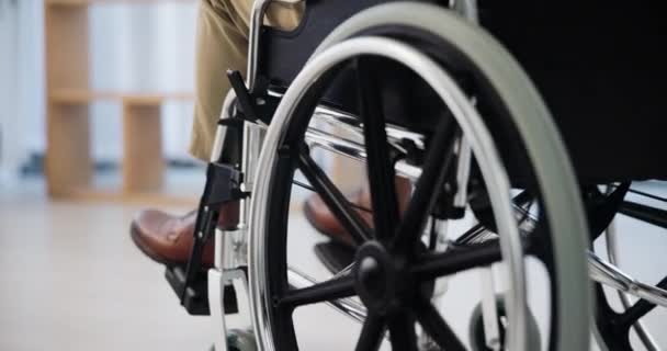 Człowieku Zbliżenie Dom Dla Poruszających Się Wózków Inwalidzkich Nauka Lub — Wideo stockowe