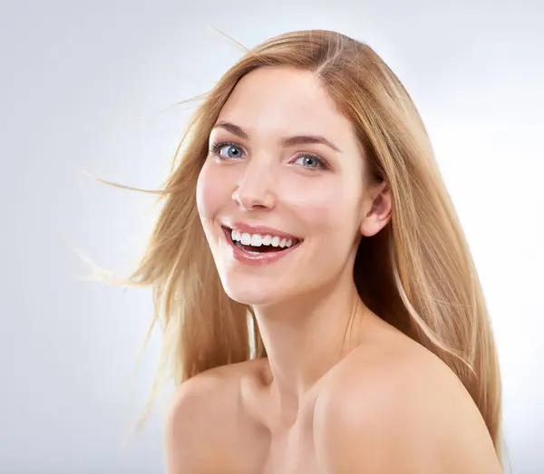 Cuidados Com Cabelo Retrato Mulher Feliz Beleza Maquiagem Para Cuidados — Fotografia de Stock