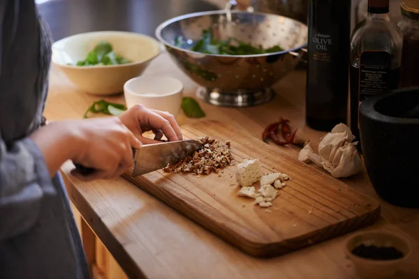 Cucinando Mani Insalata Tagliano Una Casa Con Dieta Nutrizione Cibo — Foto Stock