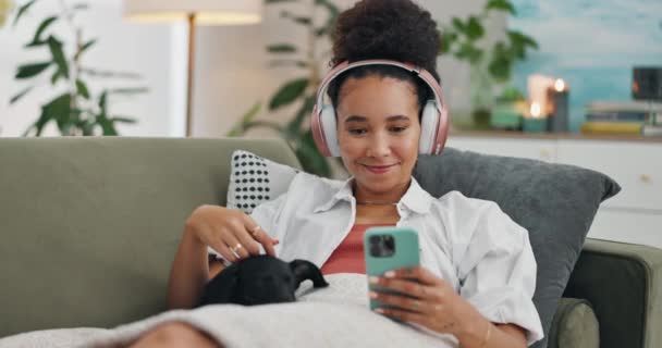 Happy Woman Phone Headphones Dog Sofa Relax Listening Music Audio — Stock Video