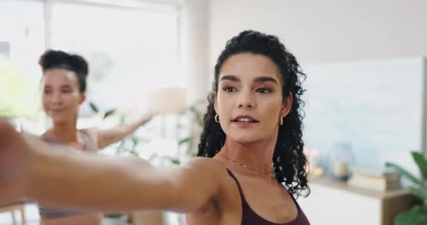 Mujeres Clase Yoga Para Fitness Bienestar Holístico Entrenamiento Con Salud — Vídeo de stock