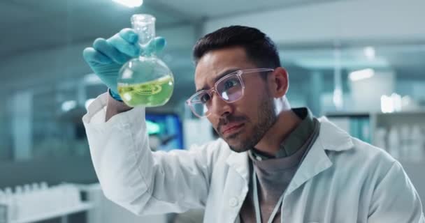 Ciência Copo Química Com Laptop Laboratório Para Experimentos Química Amostra — Vídeo de Stock