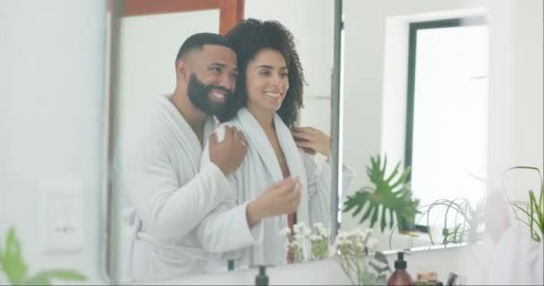 Mirror Skincare Hug Couple Bathroom Home Together Self Care Morning — Stock Video