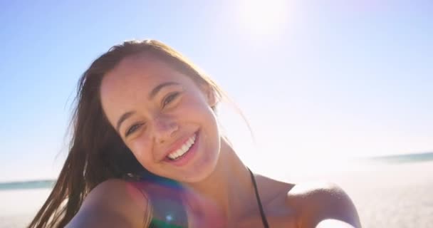 Woman Selfie Blow Kiss Beach Flirting Romance Emoji Valentines Day — Stock Video
