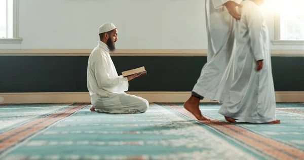 Quran Islamic Man Faith Mosque Praying Peace Spiritual Care Holy — Stock Photo, Image