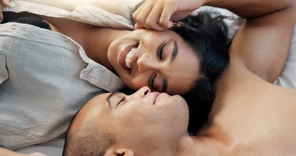 Glückliches Paar Entspannen Und Bett Für Morgen Romantik Oder Liebe — Stockfoto