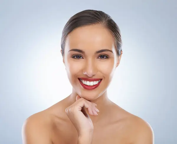 Feliz Maquillaje Retrato Mujer Con Lápiz Labial Rojo Estudio Con — Foto de Stock