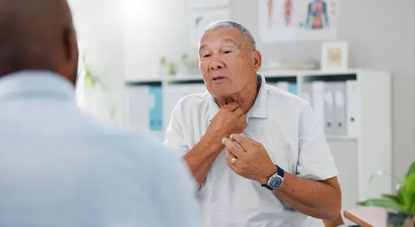 Senior Man Consulting Doctor Chest Pain Sore Discomfort Healthcare Hospital — Stock Photo, Image