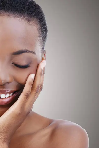Half Gezicht Zwarte Vrouw Close Voor Schoonheid Nagels Manicure Salon — Stockfoto